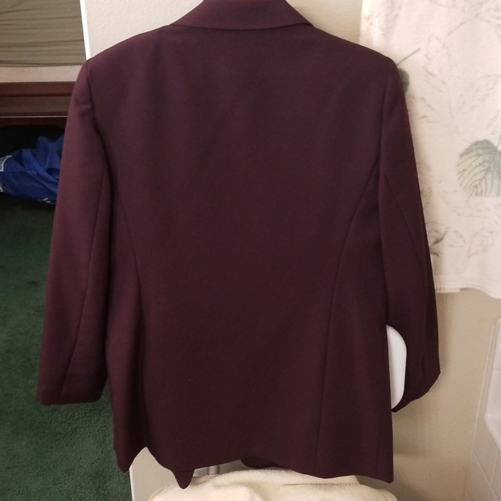Liz Baker skirt suit - Picture 4 of 4